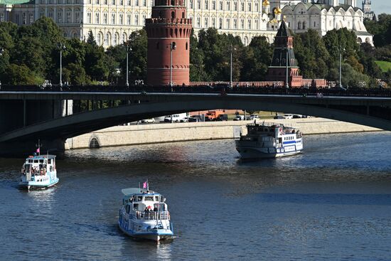 Парад судов на Москве-реке