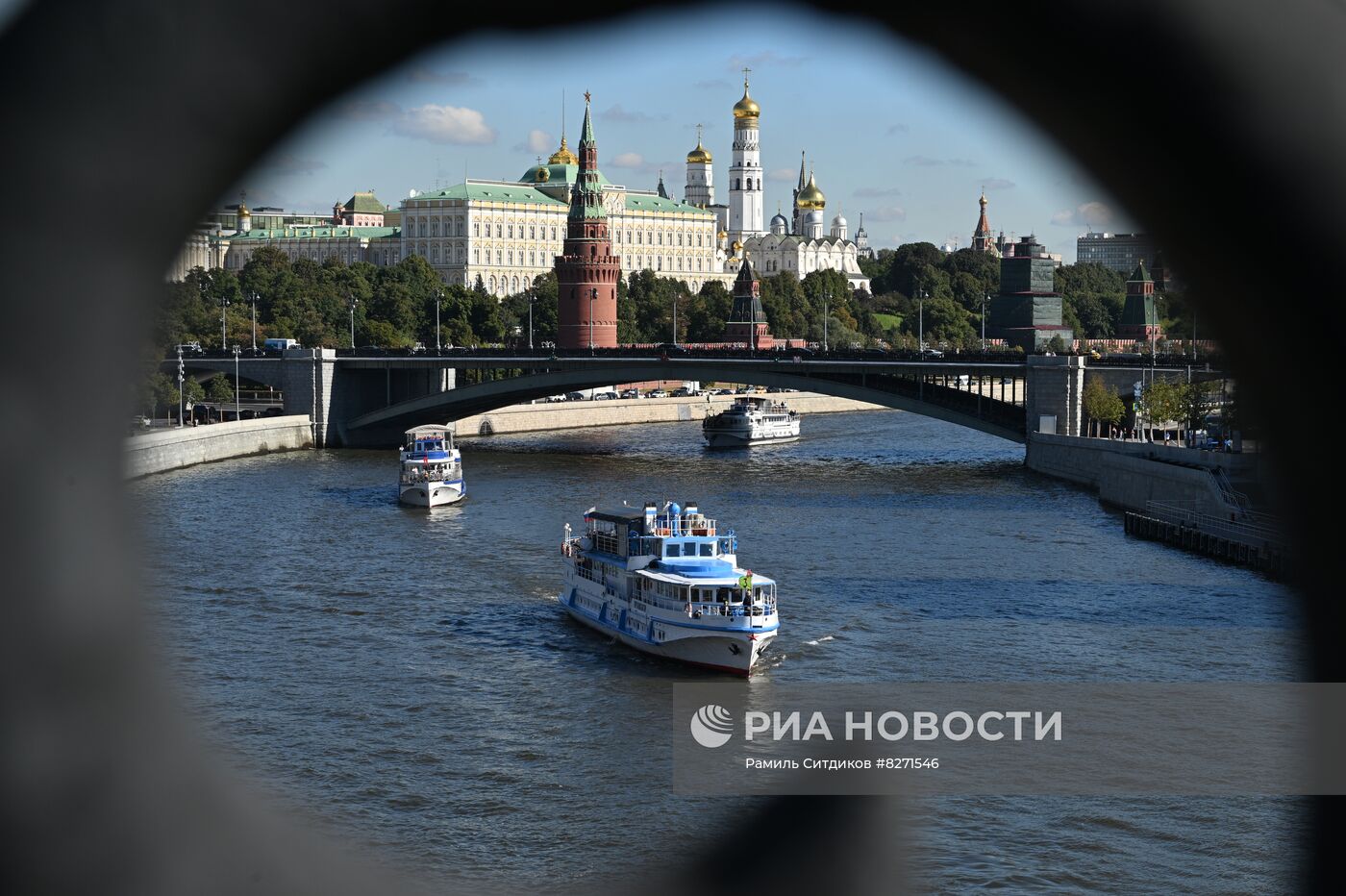 Парад судов на Москве-реке