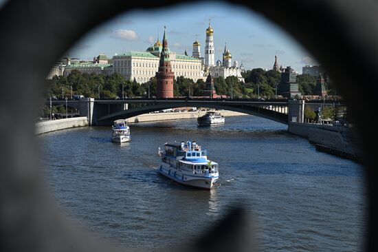 Парад судов на Москве-реке