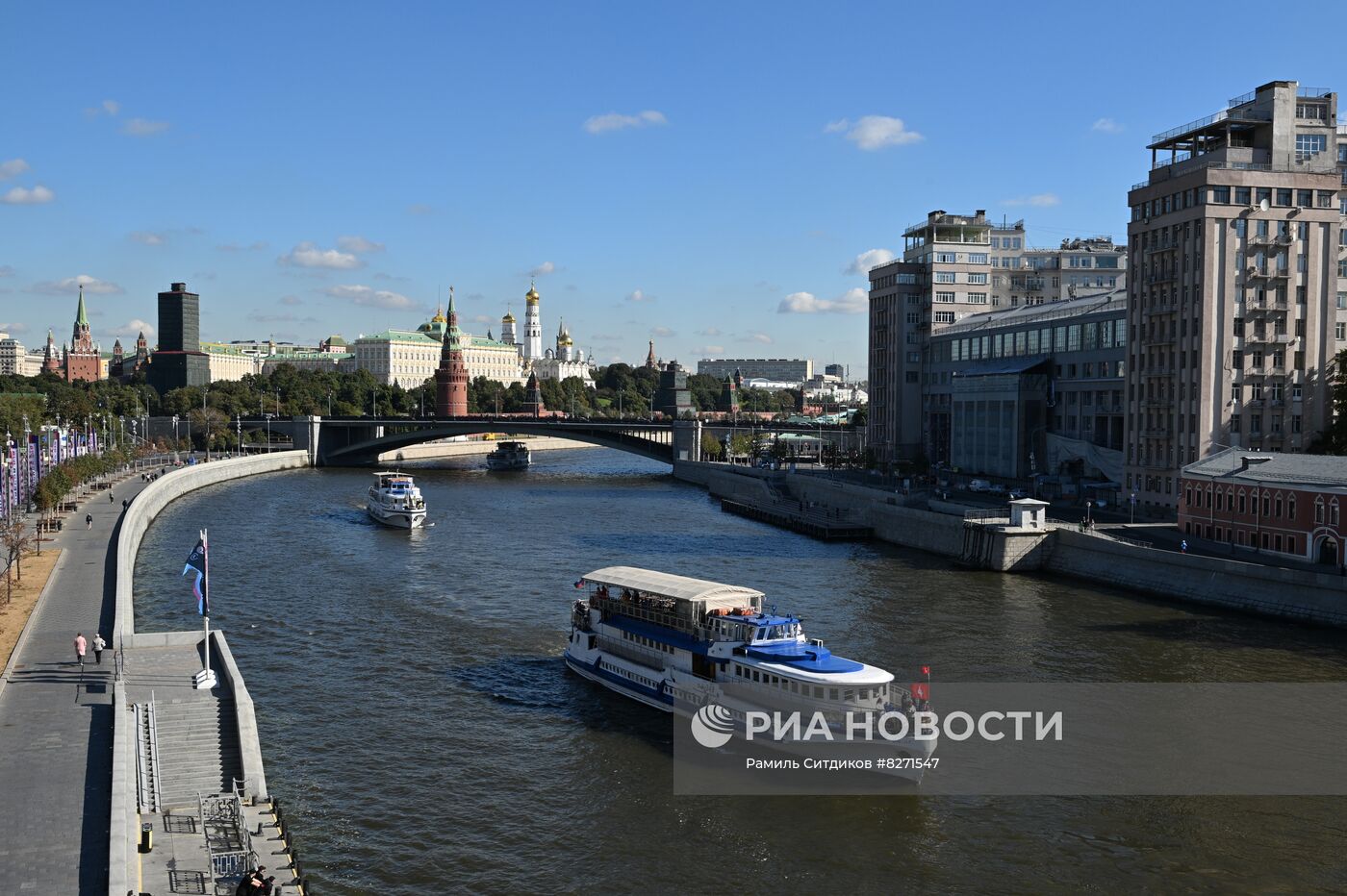 Парад судов на Москве-реке