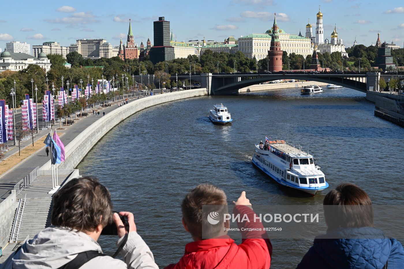 Парад судов на Москве-реке