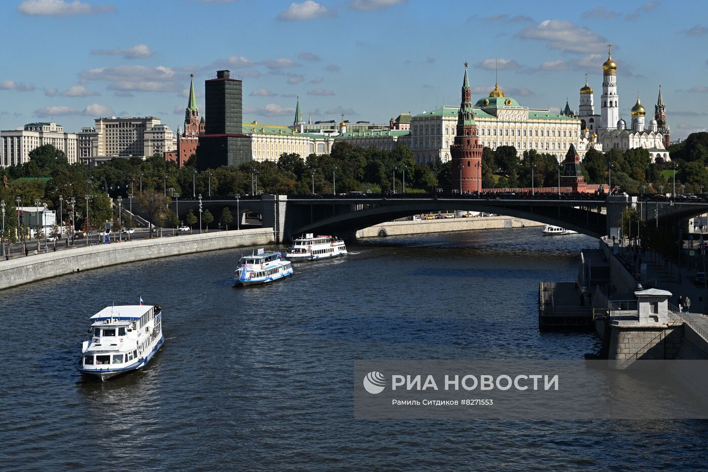 Парад судов на Москве-реке