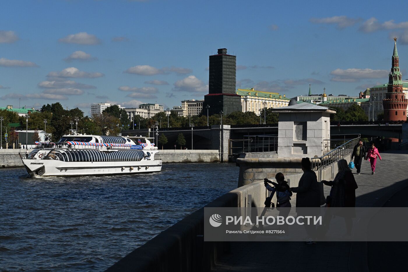 Парад судов на Москве-реке