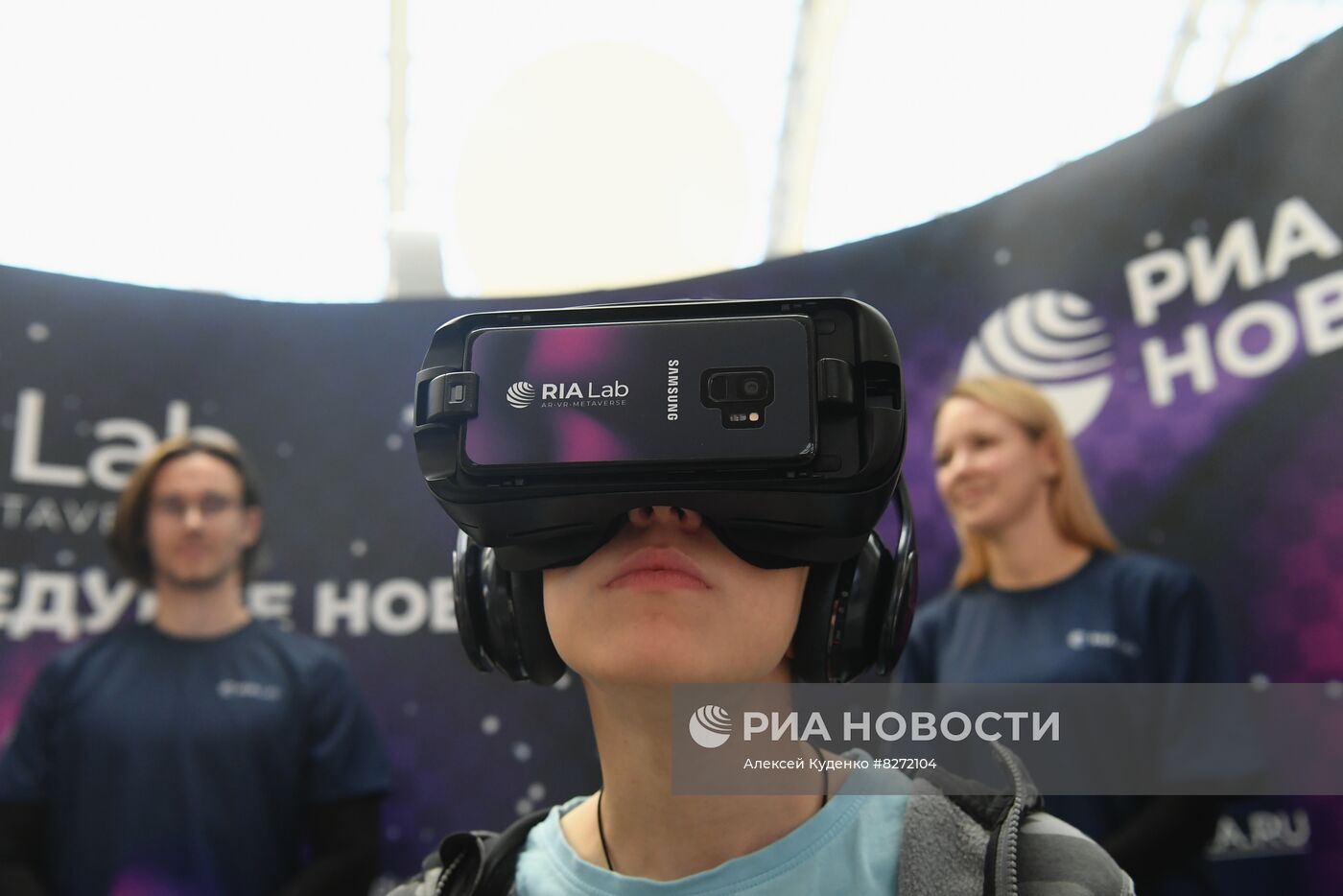 Работа стенда РИА "Новости" на ВДНХ