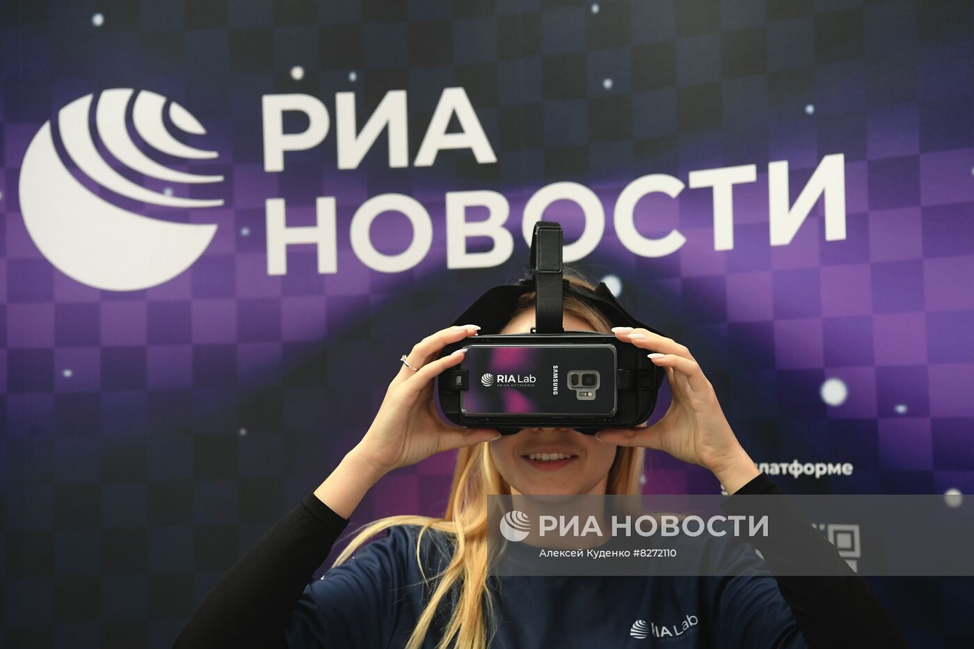 Работа стенда РИА "Новости" на ВДНХ