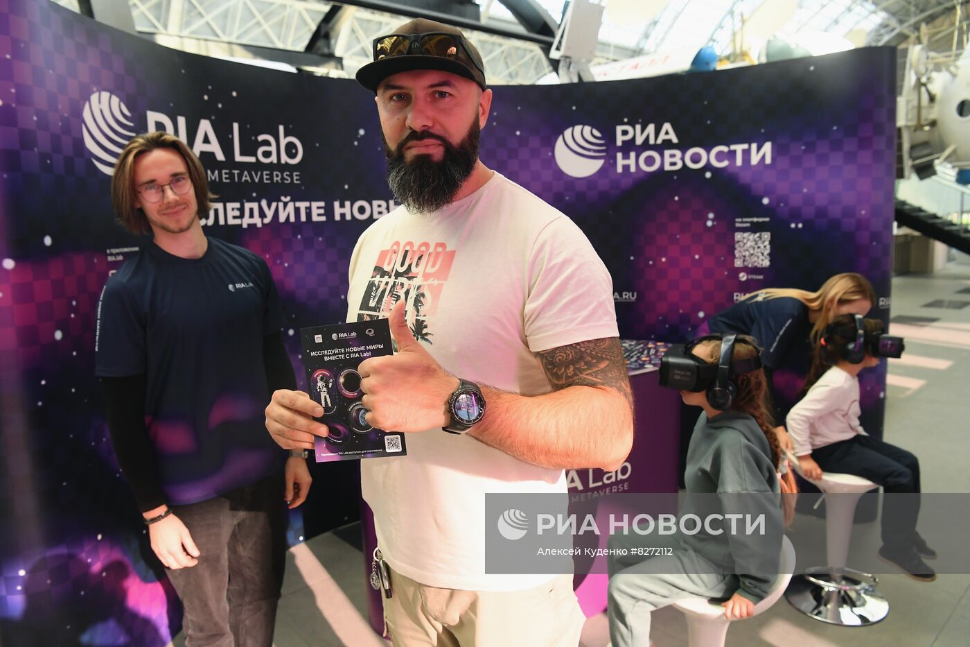 Работа стенда РИА "Новости" на ВДНХ