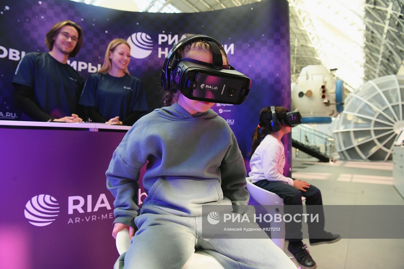 Работа стенда РИА "Новости" на ВДНХ