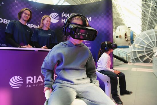 Работа стенда РИА "Новости" на ВДНХ