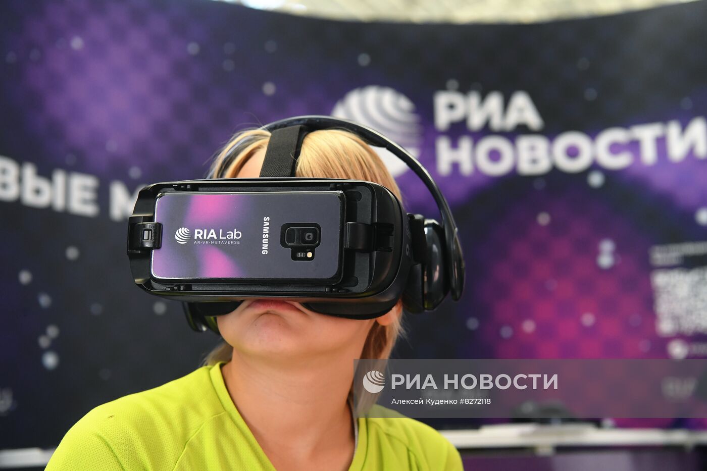 Работа стенда РИА "Новости" на ВДНХ