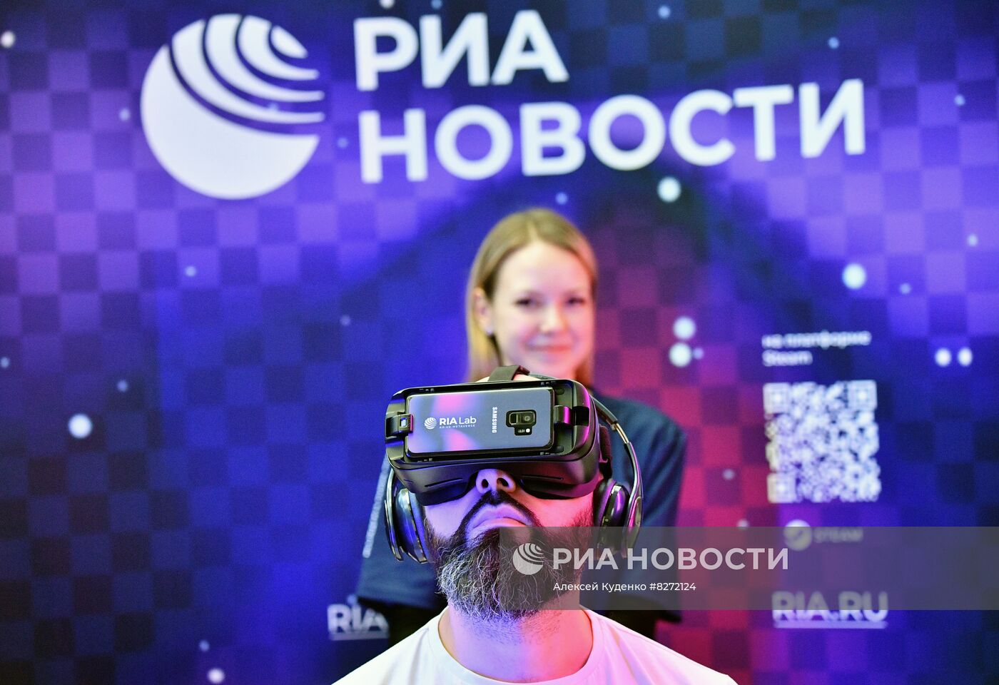 Работа стенда РИА "Новости" на ВДНХ