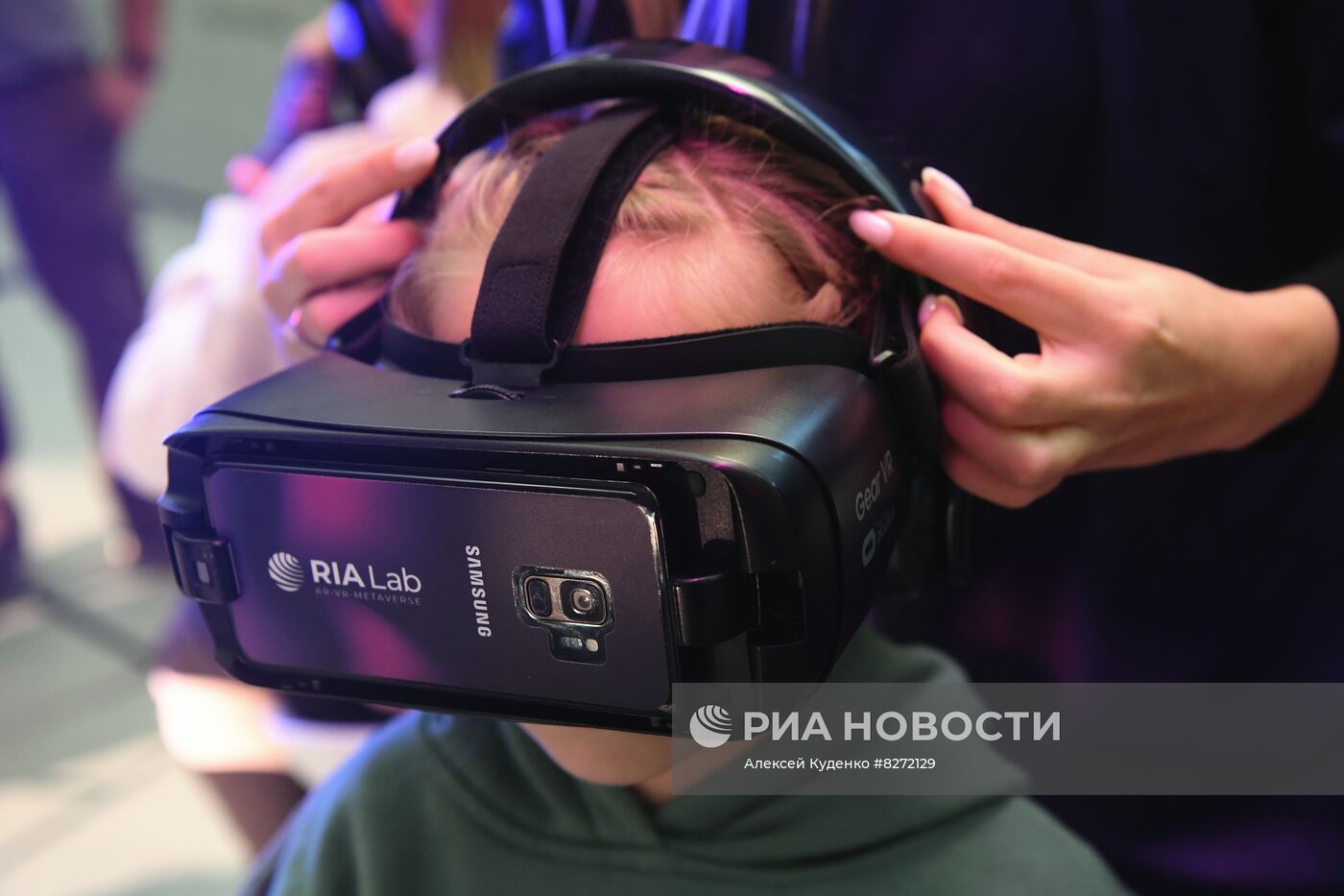 Работа стенда РИА "Новости" на ВДНХ