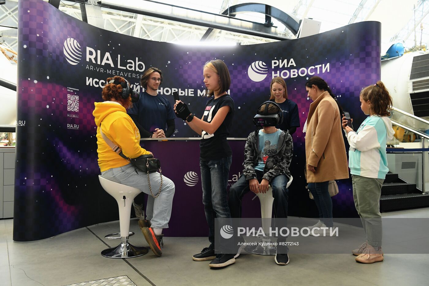 Работа стенда РИА "Новости" на ВДНХ