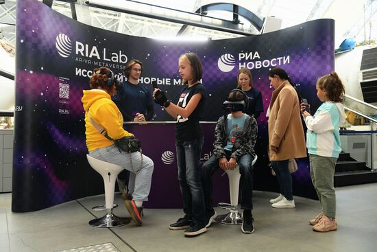 Работа стенда РИА "Новости" на ВДНХ