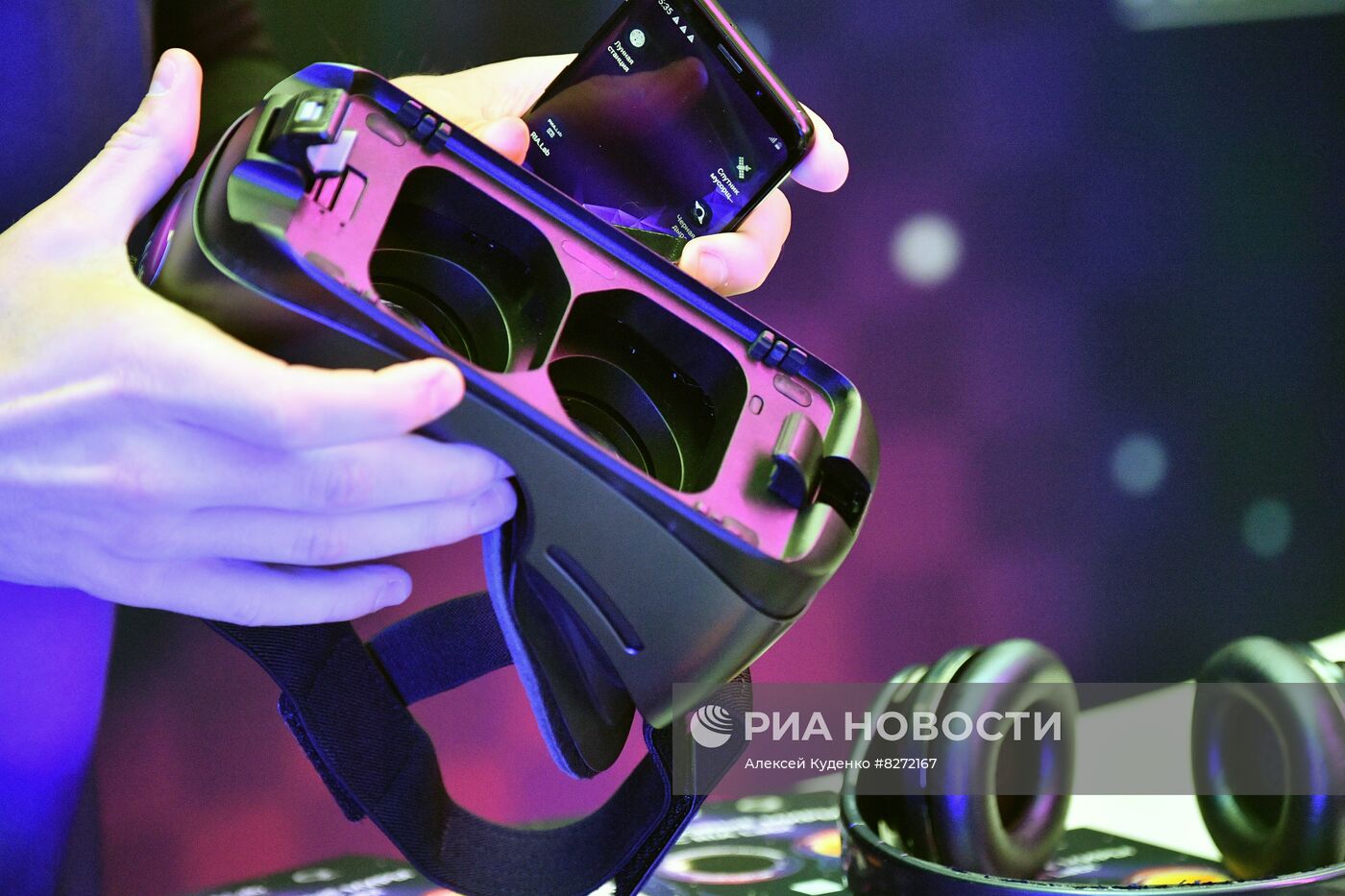 Работа стенда РИА "Новости" на ВДНХ