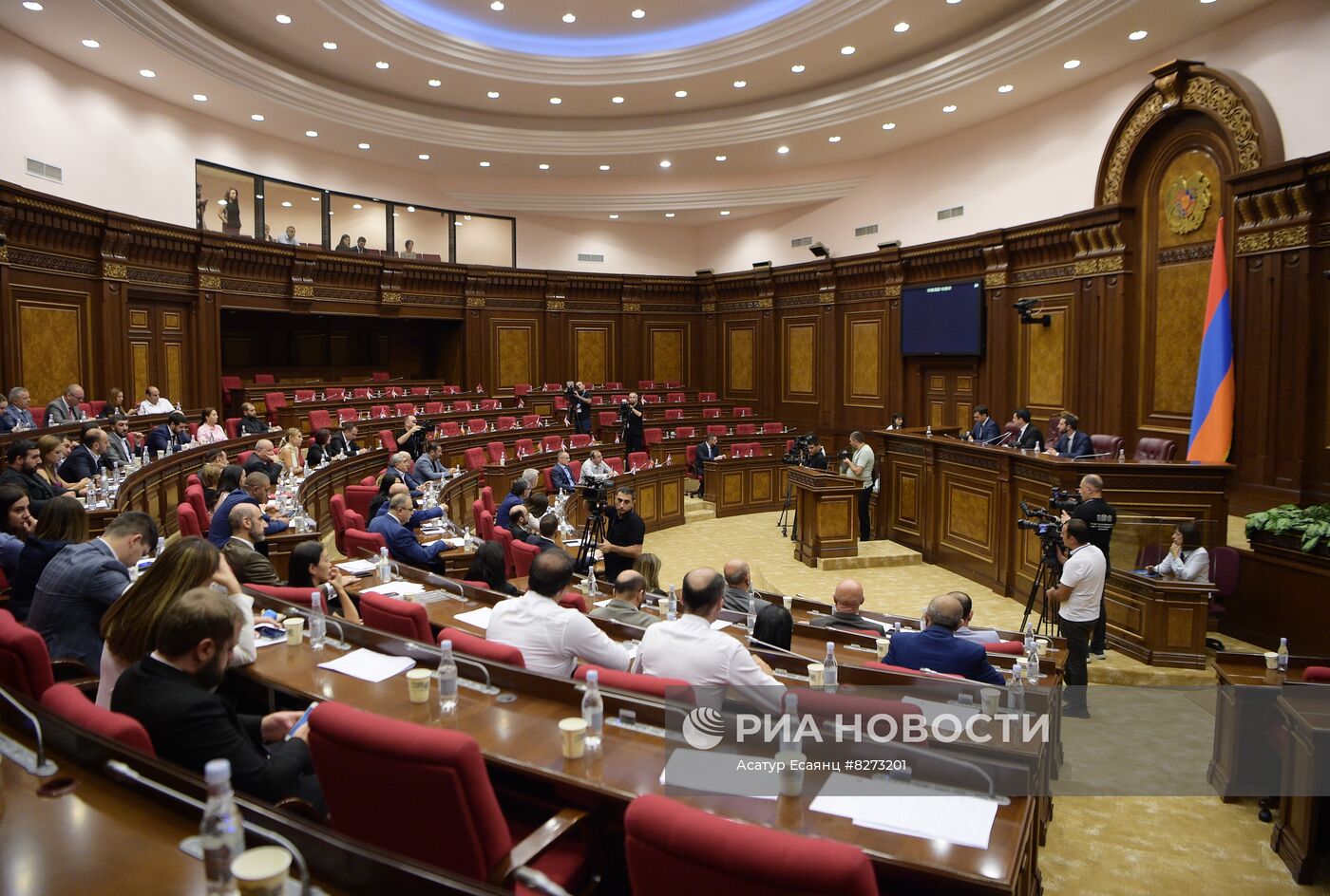 Выступление Н. Пашиняна перед парламентом в Армении