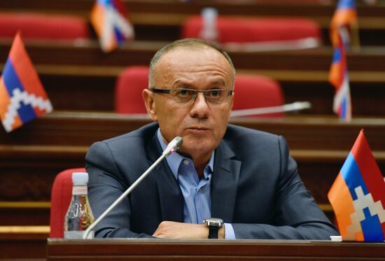 Выступление Н. Пашиняна перед парламентом в Армении