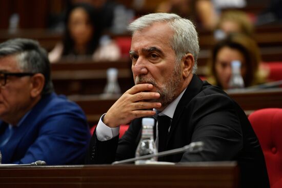 Выступление Н. Пашиняна перед парламентом в Армении