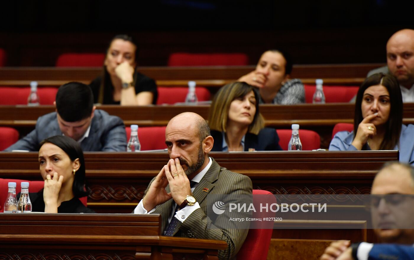 Выступление Н. Пашиняна перед парламентом в Армении