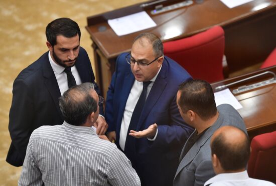 Выступление Н. Пашиняна перед парламентом в Армении