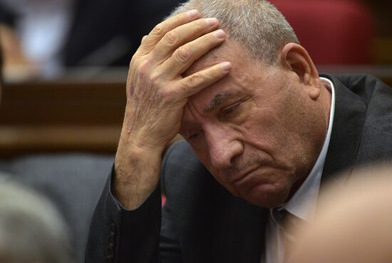 Выступление Н. Пашиняна перед парламентом в Армении