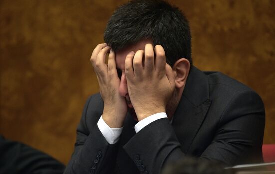 Выступление Н. Пашиняна перед парламентом в Армении