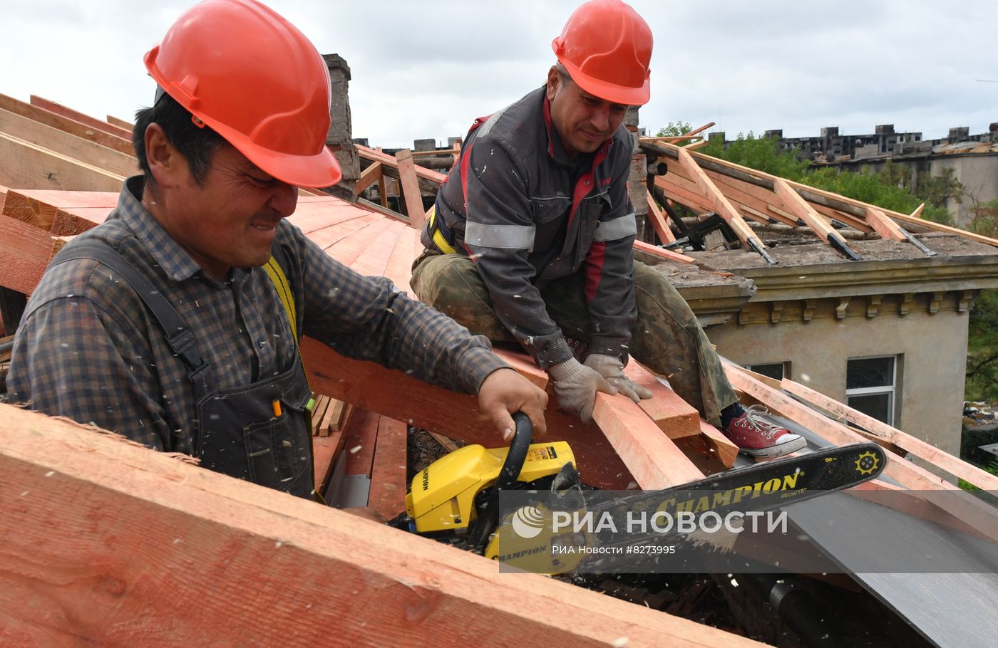 Восстановление жилых домов в Мариуполе строителями из Тулы