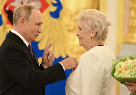 Президент РФ В. Путин принял участие в мероприятии к 100-летию Госсанэпидслужбы