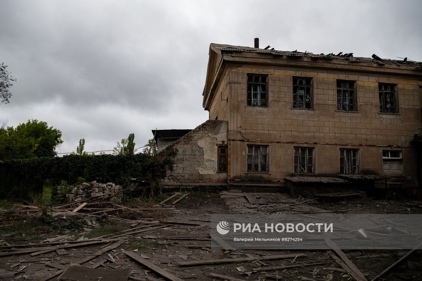 Последствия обстрела города Перевальск в ЛНР