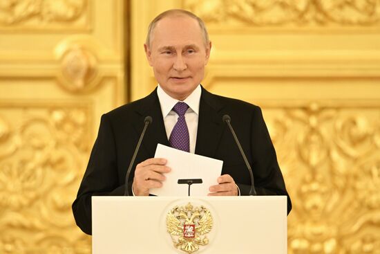 Президент РФ В. Путин принял участие в мероприятии к 100-летию Госсанэпидслужбы