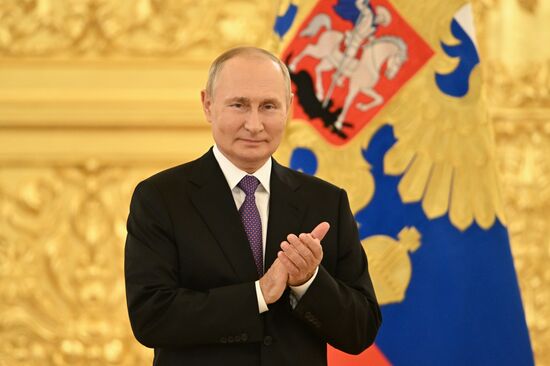 Президент РФ В. Путин принял участие в мероприятии к 100-летию Госсанэпидслужбы