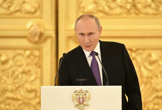 Президент РФ В. Путин принял участие в мероприятии к 100-летию Госсанэпидслужбы