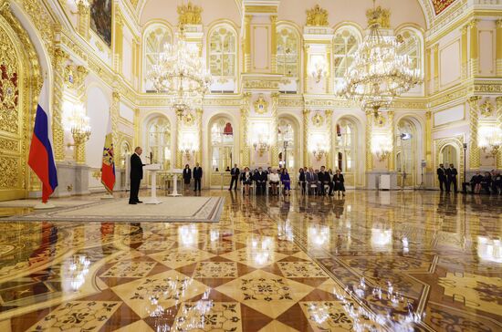 Президент РФ В. Путин принял участие в мероприятии к 100-летию Госсанэпидслужбы