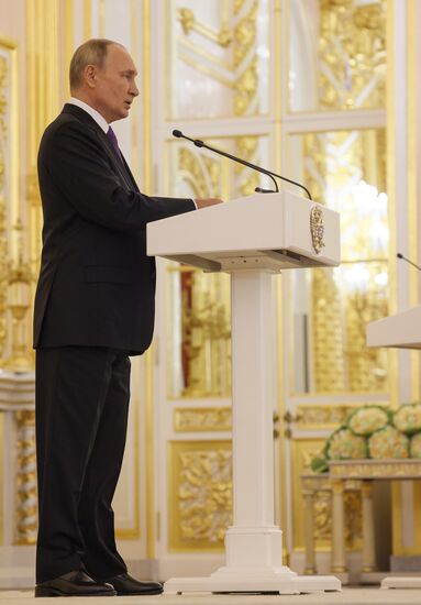 Президент РФ В. Путин принял участие в мероприятии к 100-летию Госсанэпидслужбы