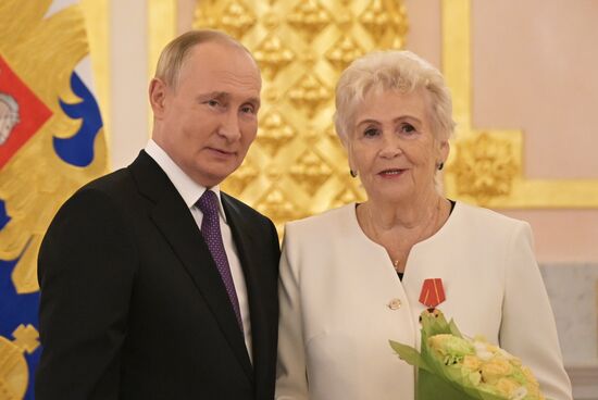 Президент РФ В. Путин принял участие в мероприятии к 100-летию Госсанэпидслужбы