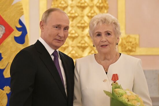 Президент РФ В. Путин принял участие в мероприятии к 100-летию Госсанэпидслужбы