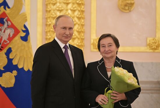 Президент РФ В. Путин принял участие в мероприятии к 100-летию Госсанэпидслужбы