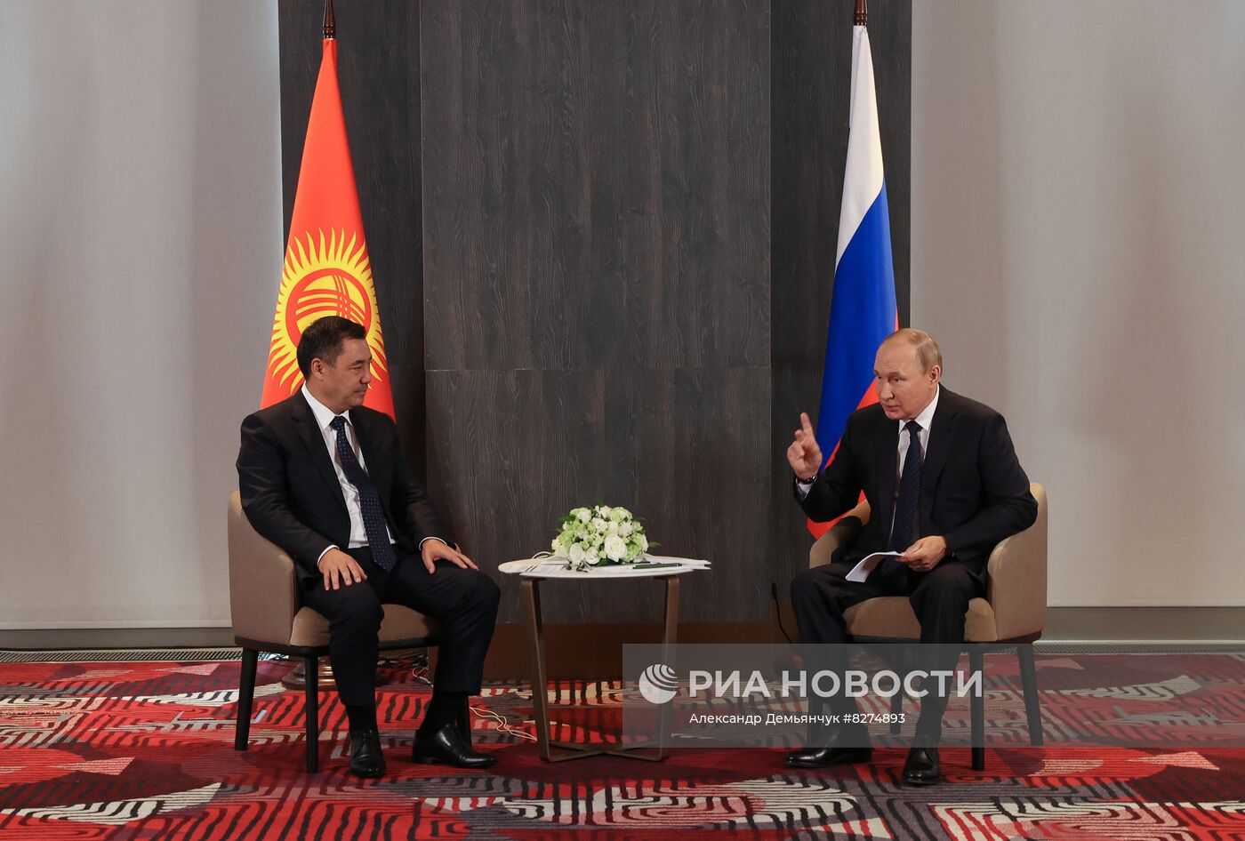 Президент РФ В. Путин провел встречи на полях саммита ШОС