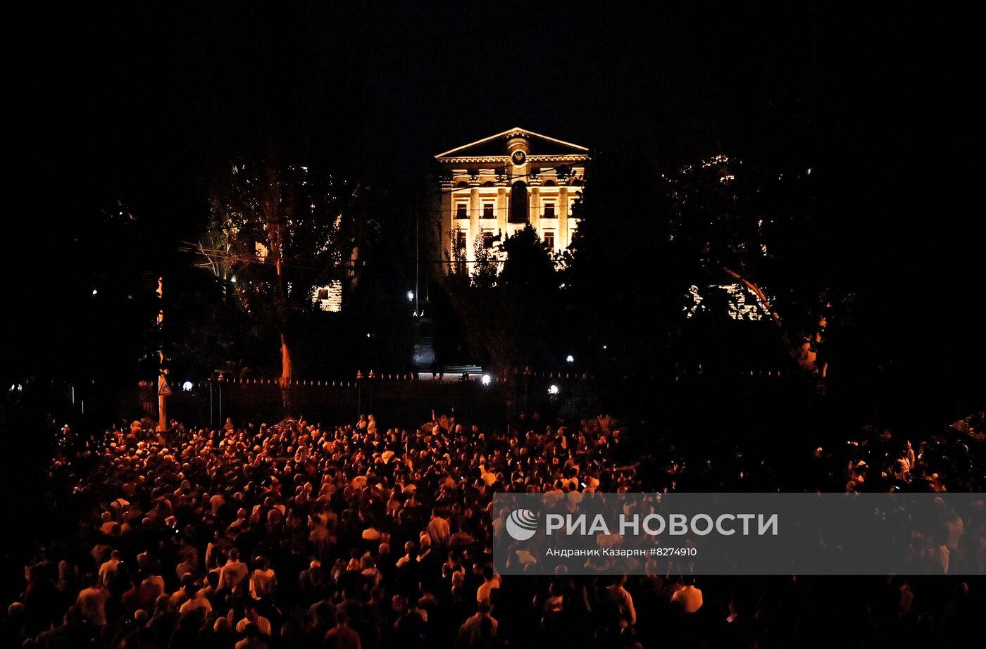 Акция протеста у здания правительства Армении в Ереване