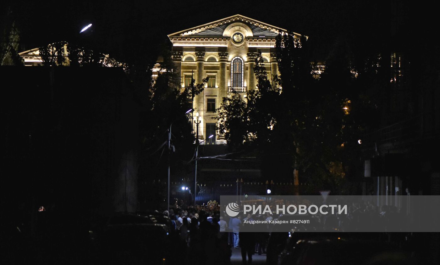 Акция протеста у здания правительства Армении в Ереване