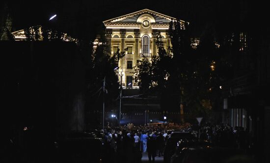 Акция протеста у здания правительства Армении в Ереване