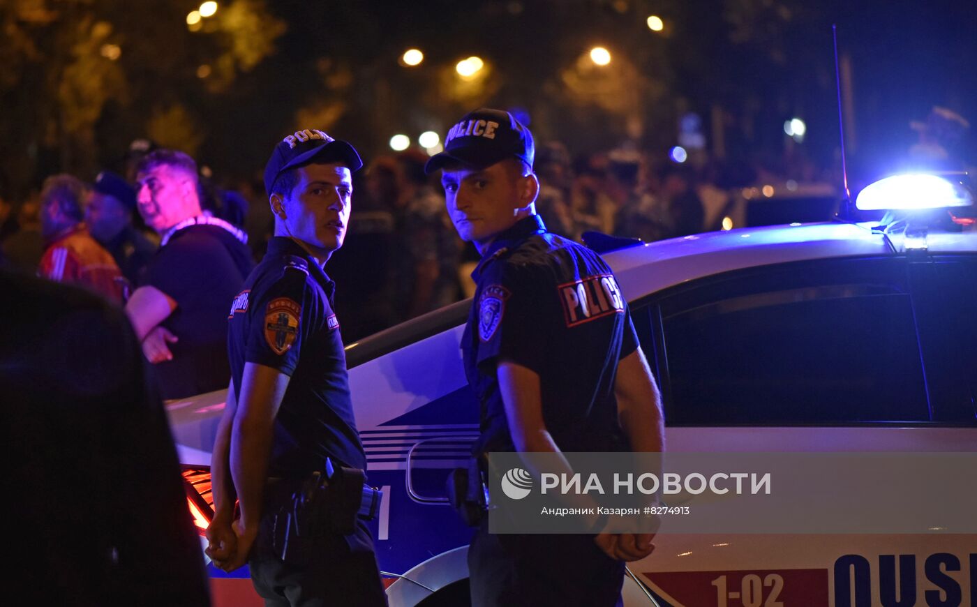 Акция протеста у здания правительства Армении в Ереване