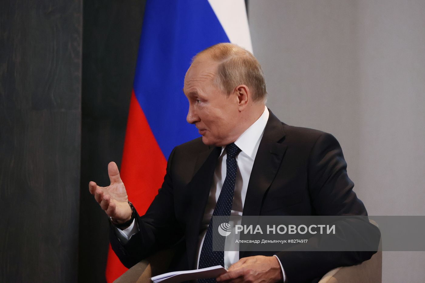 Президент РФ В. Путин провел встречи на полях саммита ШОС