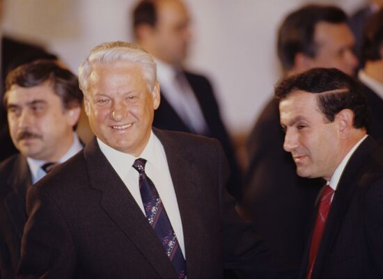 Подписание договора об экономическом сообществе