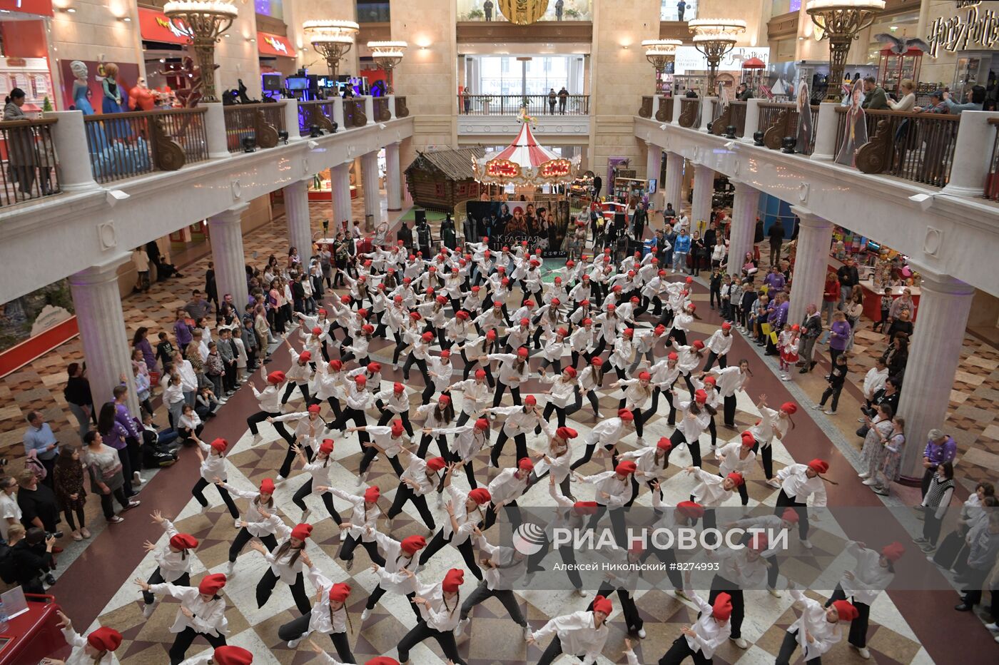 Гала-показ фильма "Красная Шапочка" в ЦДМ