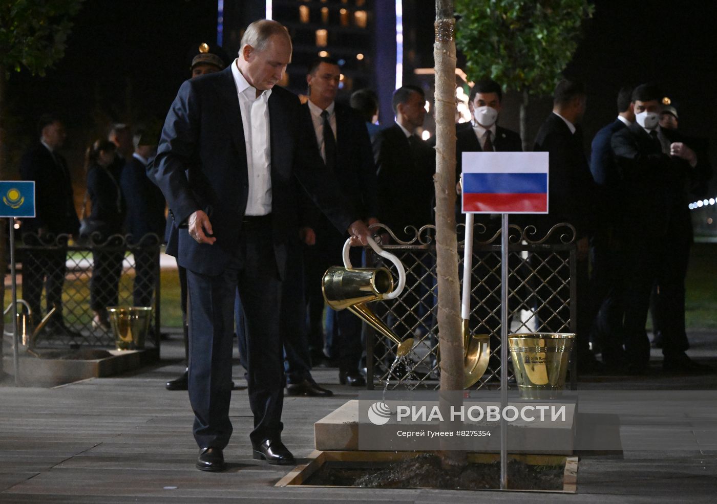 Президент РФ В. Путин провел встречи на полях саммита ШОС