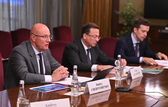 Встреча вице-премьера Д. Чернышенко и посла Кубы в РФ Х. А. Г. Пеньи