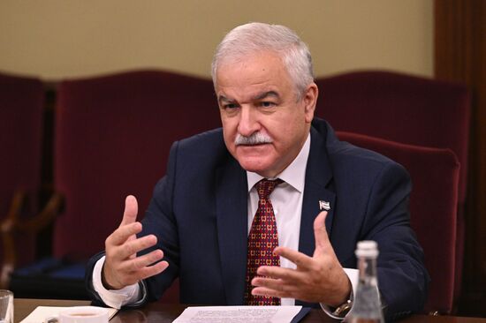 Встреча вице-премьера Д. Чернышенко и посла Кубы в РФ Х. А. Г. Пеньи