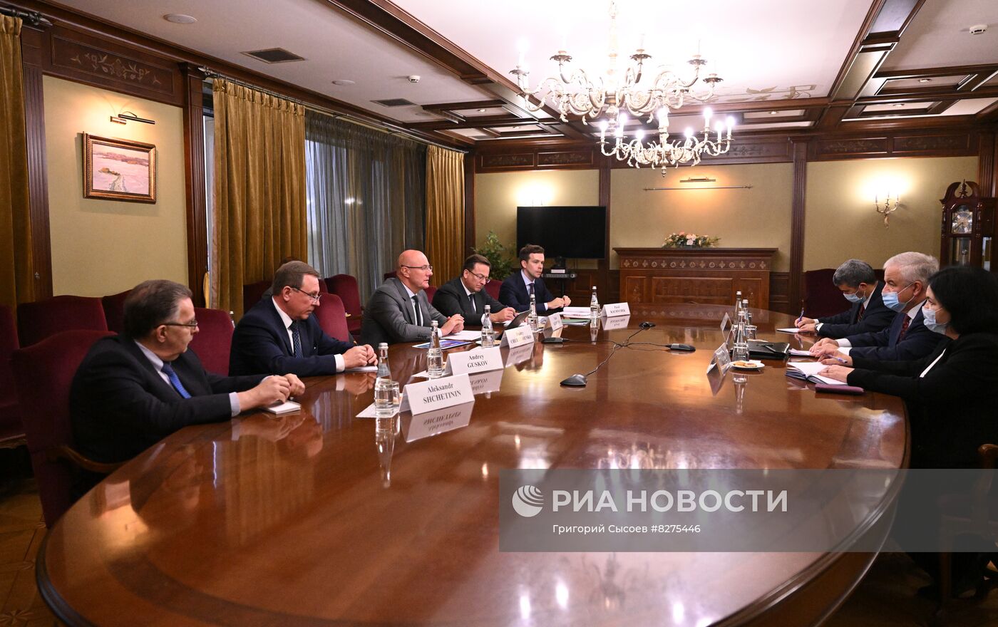 Встреча вице-премьера Д. Чернышенко и посла Кубы в РФ Х. А. Г. Пеньи