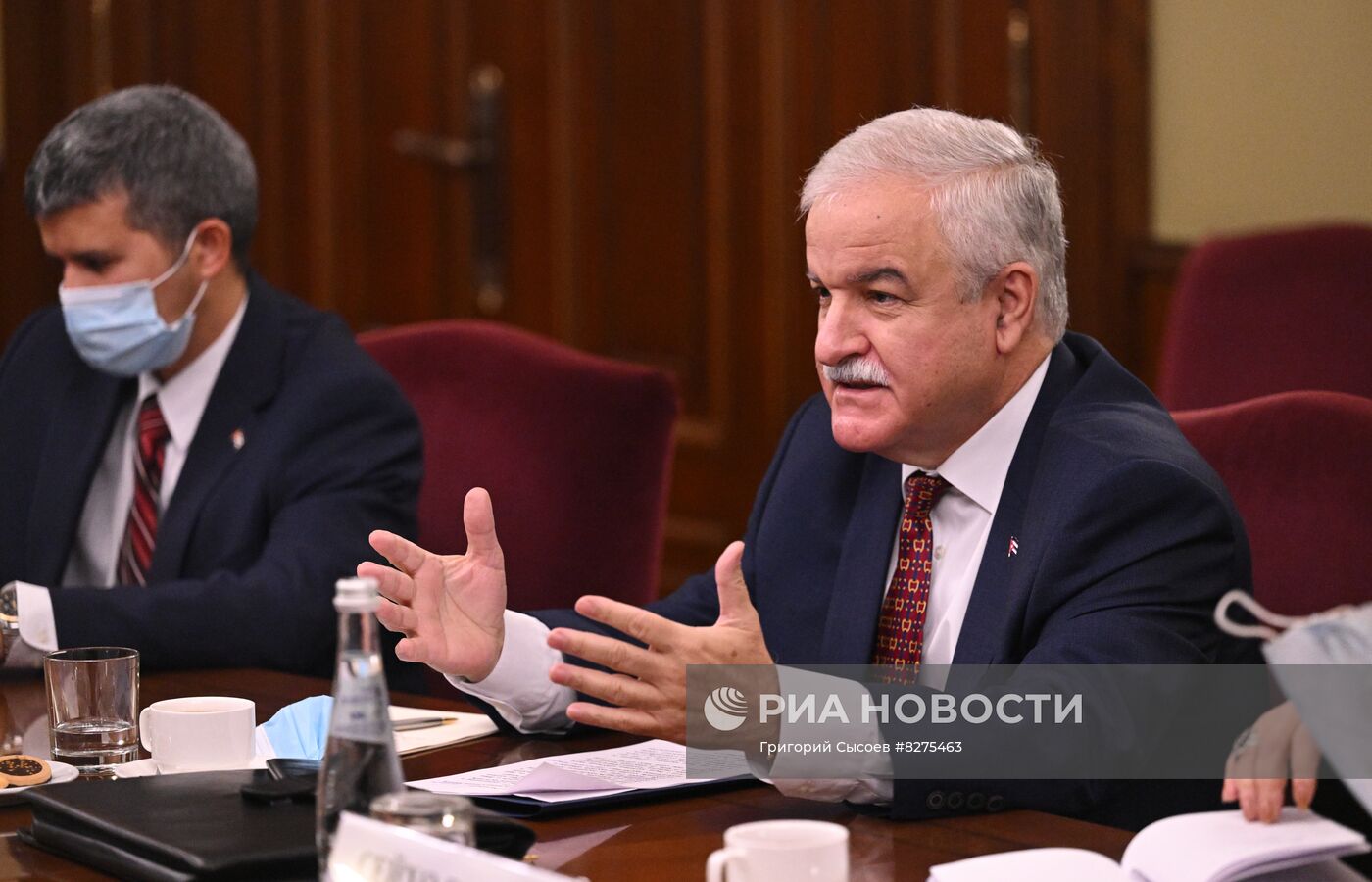 Встреча вице-премьера Д. Чернышенко и посла Кубы в РФ Х. А. Г. Пеньи