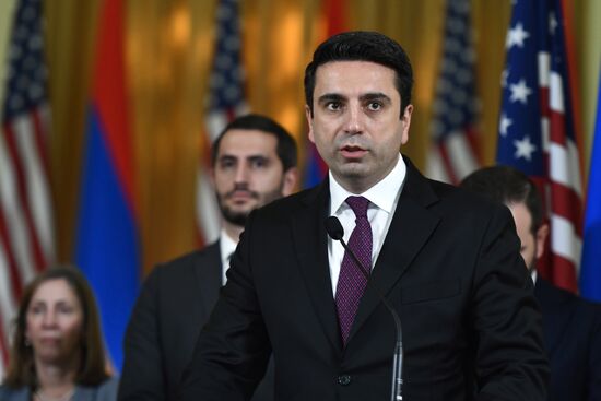 Визит спикера палаты представителей конгресса США Н. Пелоси в Армению